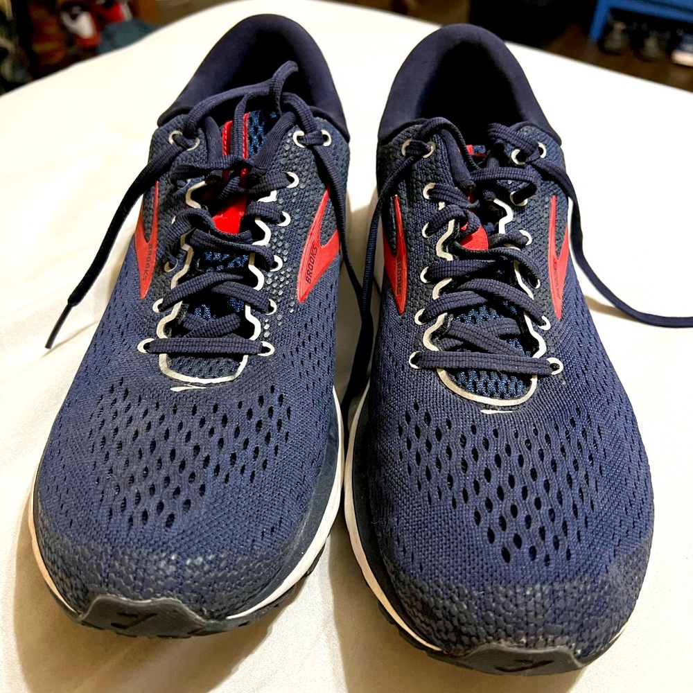 Mens Size 12 Brooks Ghost 11